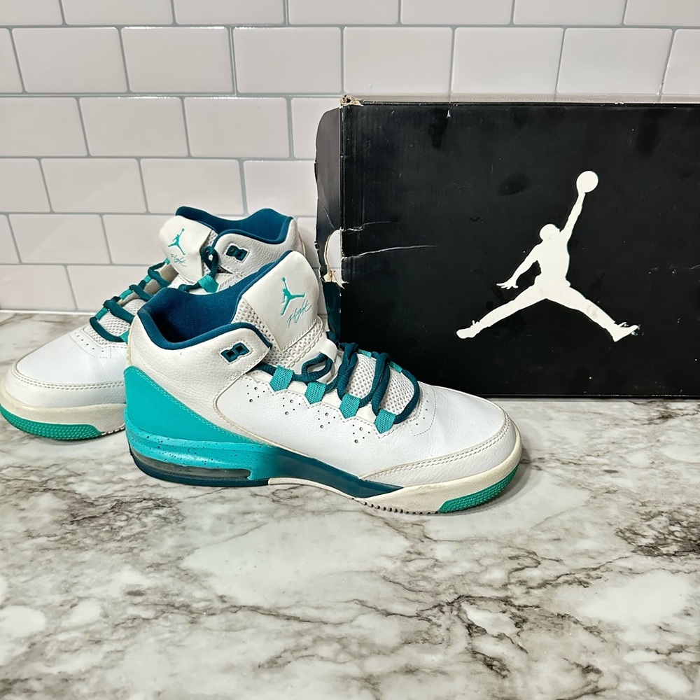 ✨Nike Jordan Flight in good/Fair condition. Lightly Worn.✨ - Picture 5 of 5